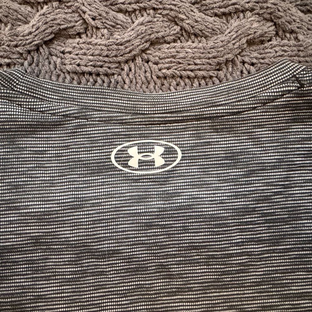 Under Armour Women's Black/Gray Tee XL - Picture 9 of 9